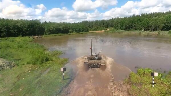 Белорусские танки делают герметичными специальной замазкой  - Sputnik Беларусь