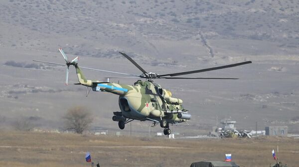 Российские миротворцы вертолетами эвакуировали раненых из Степанакерта - Sputnik Беларусь
