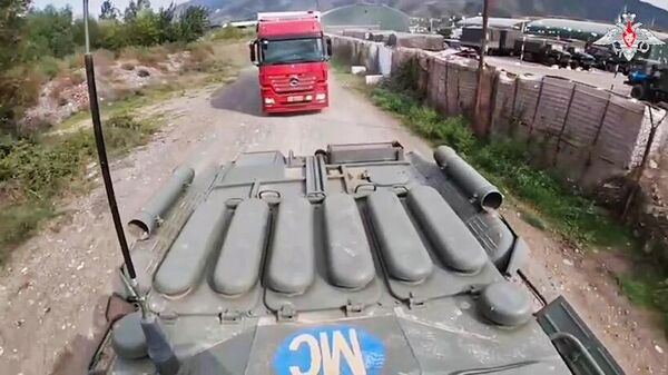 Российские миротворцы доставили 12 тонн гуманитарной помощи в Карабах - Sputnik Беларусь