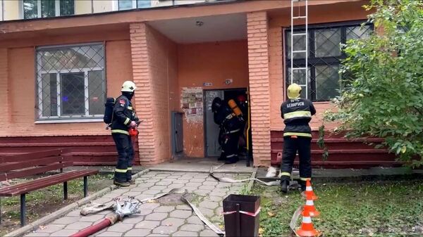 Столетнюю пенсионерку и ее мужа спасли на пожаре в Минске - Sputnik Беларусь