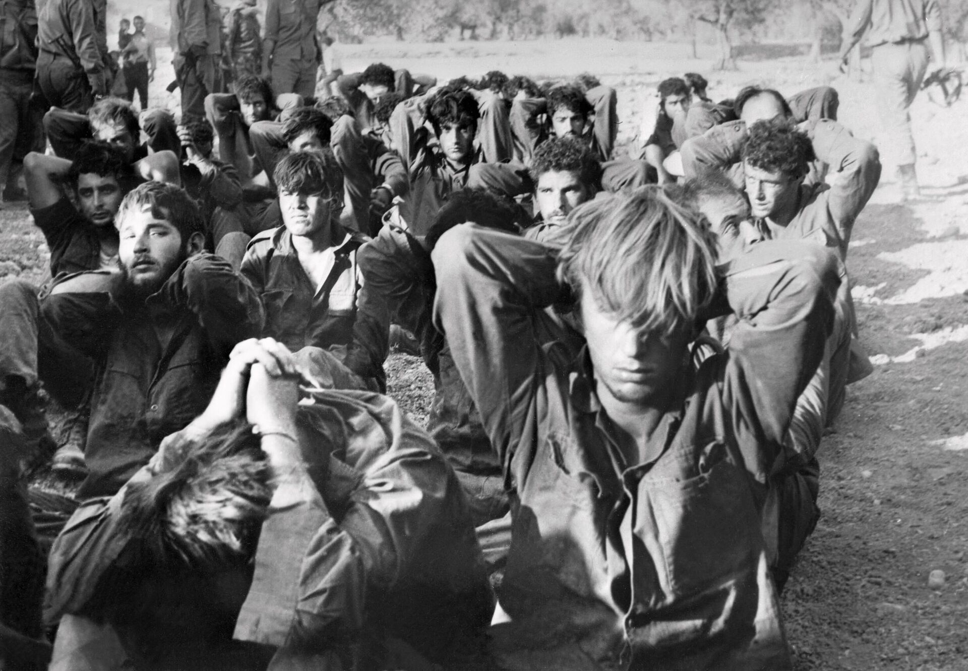 Израильские солдаты, плененные сирийскими войсками на Голанских высотах - Sputnik Беларусь, 1920, 05.10.2023
