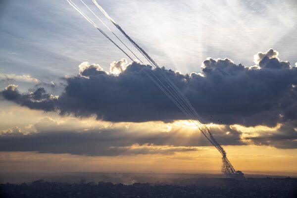 В субботу утром Израиль подвергся беспрецедентной по масштабу ракетной атаке из сектора Газа. - Sputnik Беларусь