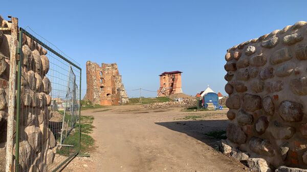Восстановление башни Щитовка Новогрудского замка - Sputnik Беларусь