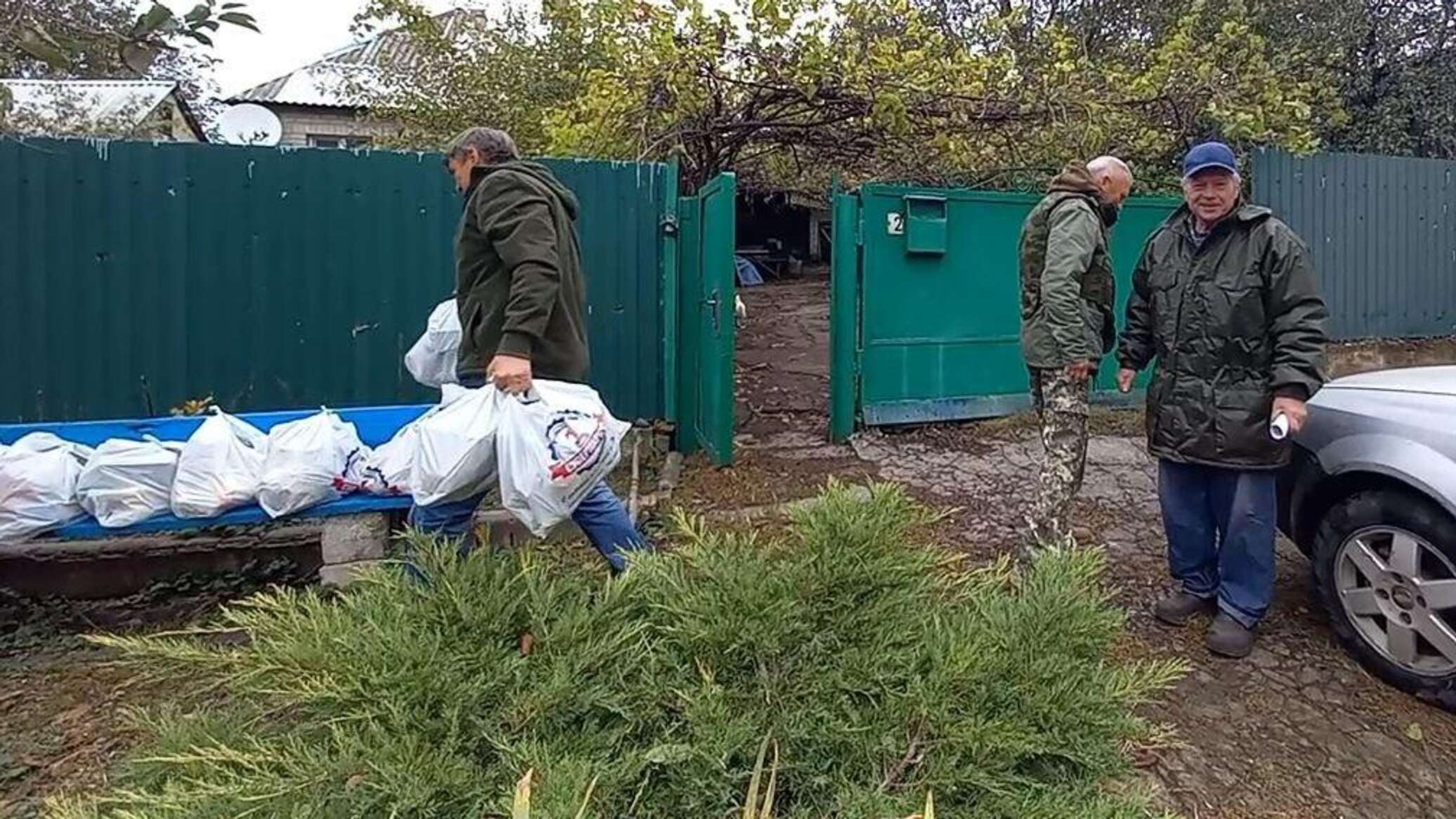 Рядом линия фронта: белорусские волонтеры успели с помощью в район Авдеевки  - 13.10.2023, Sputnik Беларусь