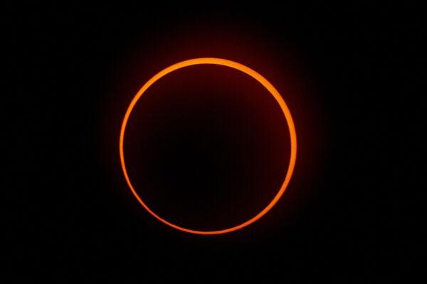Эффект &quot;огненного кольца&quot; во время кольцевого солнечного затмения наблюдали в Пенономе, Панама. - Sputnik Беларусь