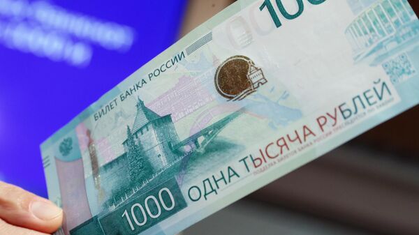 Обновленная банкнота Банка России номиналом одна тысяча рублей - Sputnik Беларусь