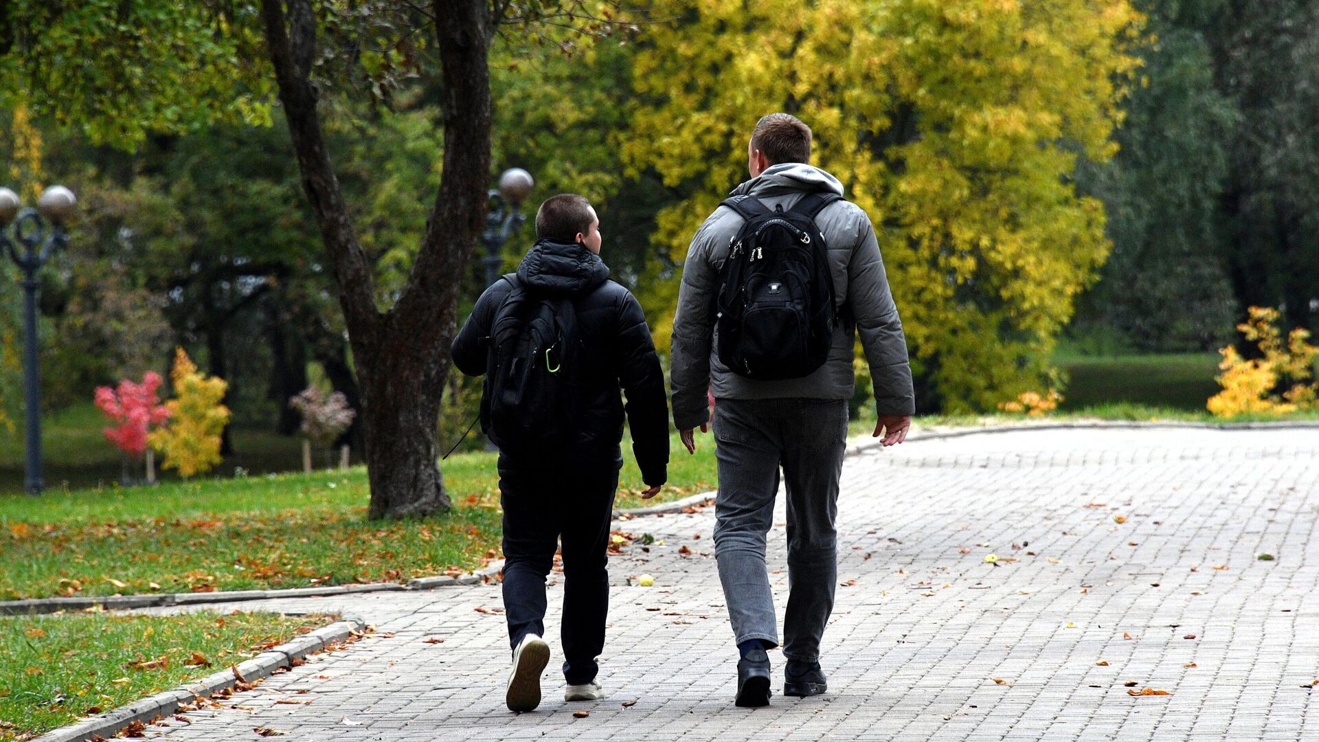 Молодые люди