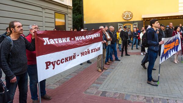 Акция протеста в Риге против прекращения изучения в школах русского языка - Sputnik Беларусь