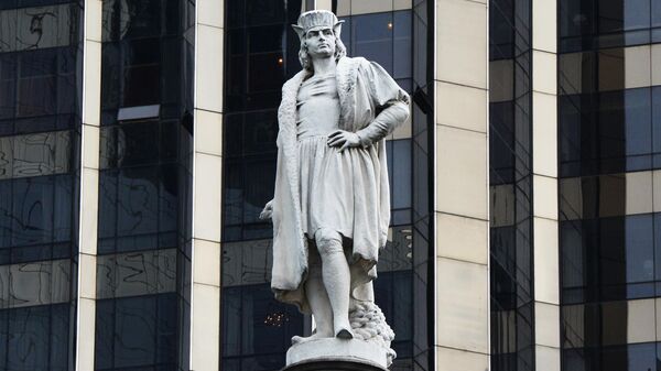 Памятник Христофору Колумбу на площади Коламбус-серкл в Нью-Йорке - Sputnik Беларусь
