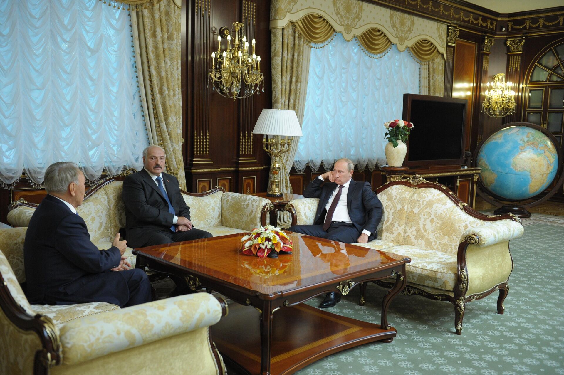 Справа налево: Владимир Путин, Александр Лукашенко и Нурсултан Назарбаев - Sputnik Беларусь, 1920, 24.10.2023