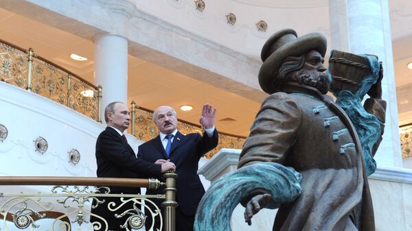 Владимир Путин и Александр Лукашенко во Дворце Независимости 24 октября 2013 года - Sputnik Беларусь