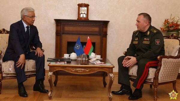 Министр обороны Виктор Хренин и генеральный секретарь ОДКБ Имангали Тасмагамбетов - Sputnik Беларусь