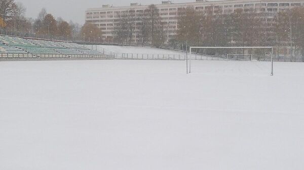 Стадион Атлант засыпало снегом - Sputnik Беларусь