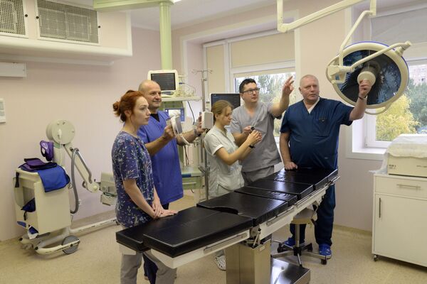 Работники 4-й детской больнице Минска - Sputnik Беларусь