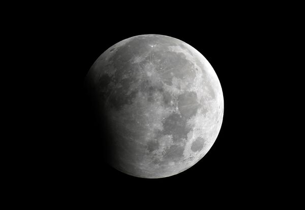 Частное лунное затмение в Карачи, Пакистан. - Sputnik Беларусь