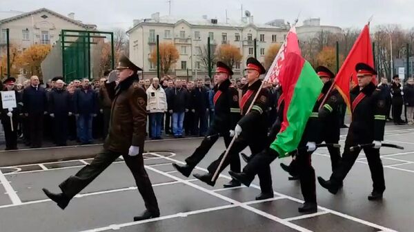 Генералы и кадеты прошли в одном строю в честь юбилея Минского СВУ (видео) - Sputnik Беларусь