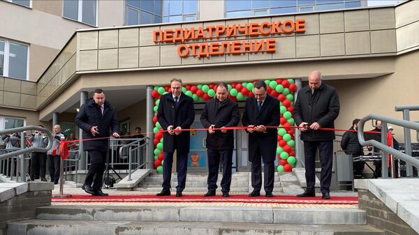 Премьер-министру Беларуси Роману Головченко показали новую поликлинику в Гродно  - Sputnik Беларусь