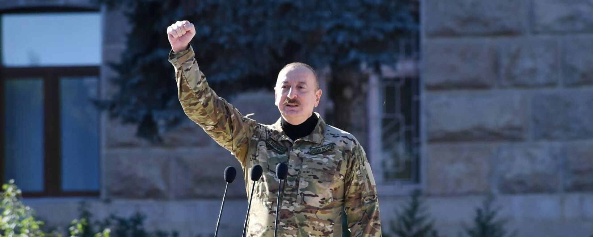 Ильхам Алиев на военном параде, посвященном третьей годовщине Победы в Отечественной войне - Sputnik Беларусь, 1920, 05.03.2026