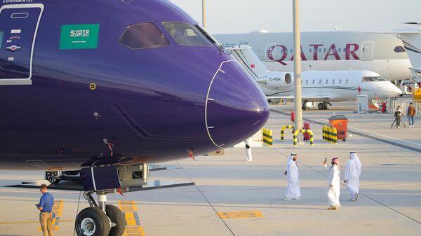 Посетители на Dubai Airshow-2023 - Sputnik Беларусь