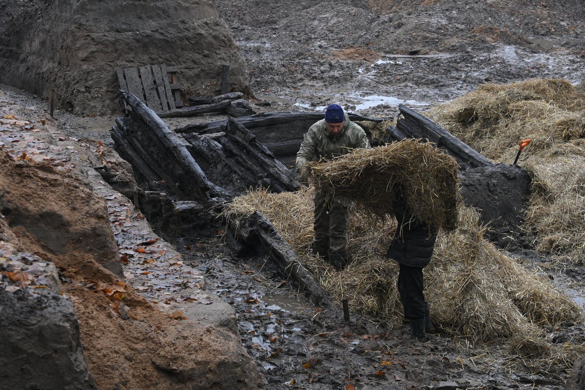 Консервация раскопок на Менке на зиму - Sputnik Беларусь, 1920, 15.11.2023