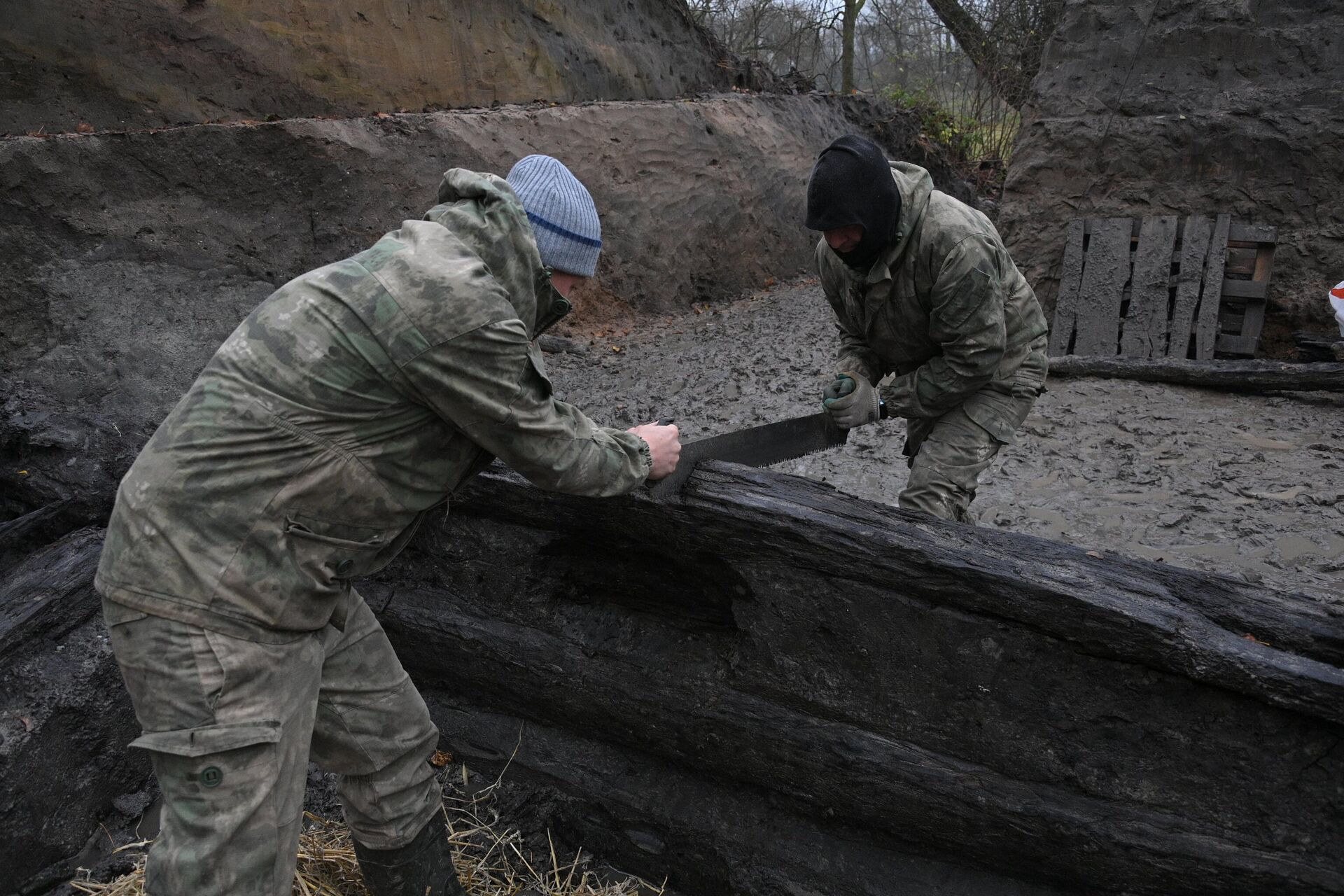 Консервация раскопок на Менке на зиму - Sputnik Беларусь, 1920, 15.11.2023