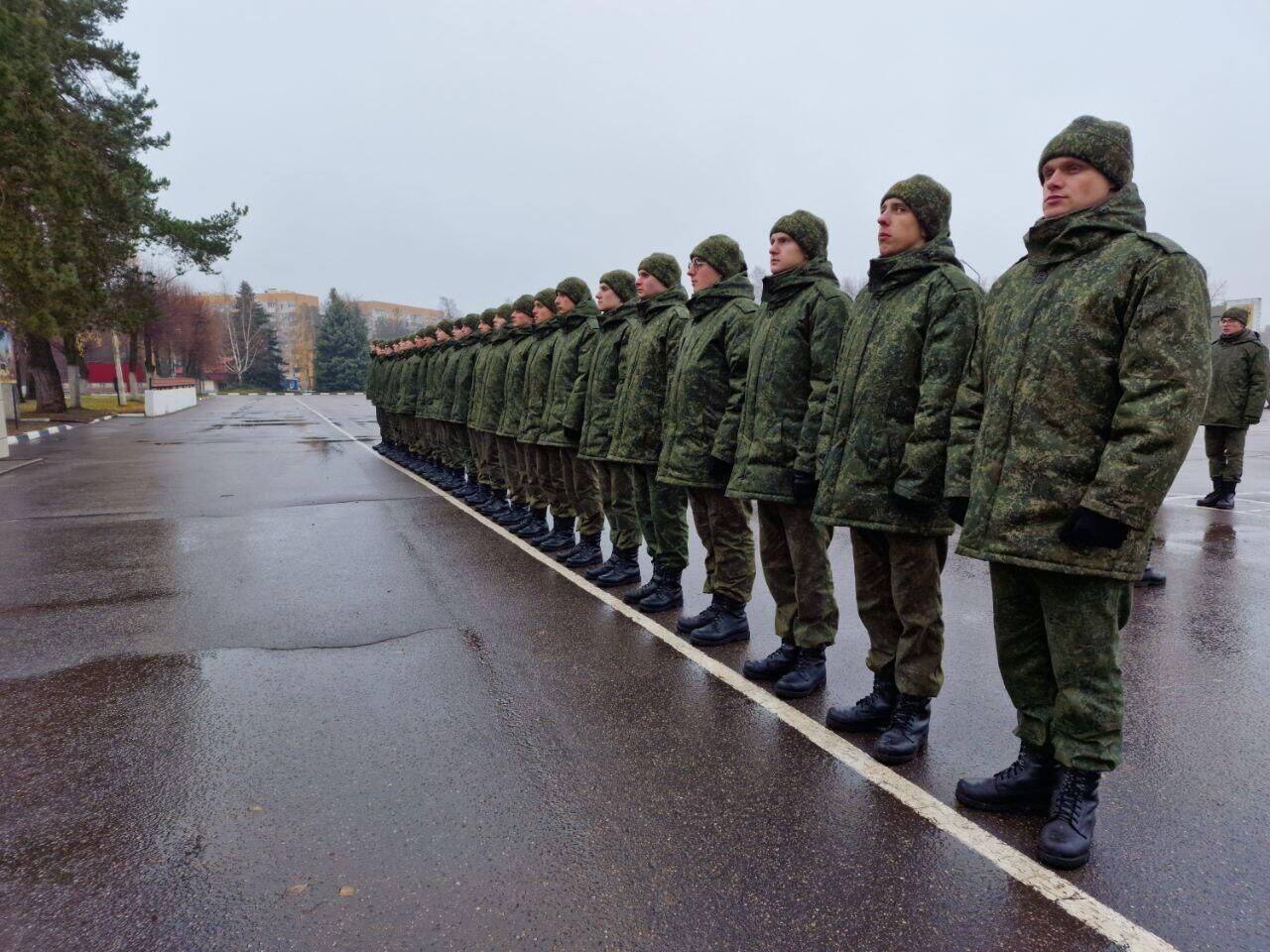 В ожидании присяги: что говорят новобранцы о первых днях службы в армии -  16.11.2023, Sputnik Беларусь