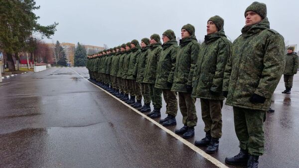 В ожидании присяги: что говорят новобранцы о первых днях службы в армии - Sputnik Беларусь