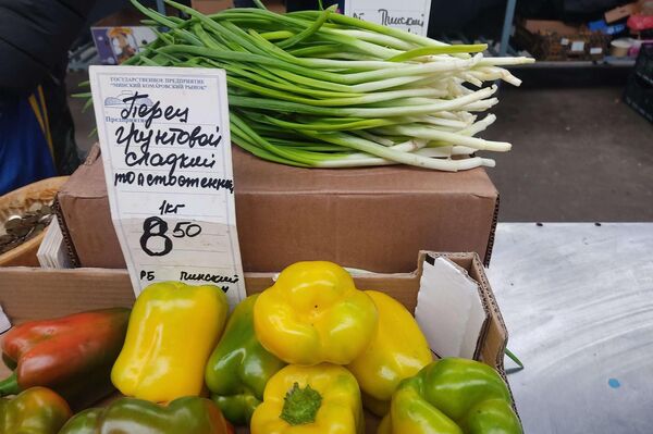 Цены на овощи на Комаровском рынке  - Sputnik Беларусь