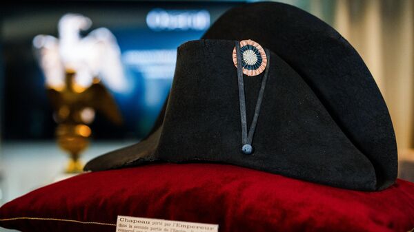Шляпа Наполеона I, проданная на аукционе Osenat в Париже за 1,932 млн евро - Sputnik Беларусь