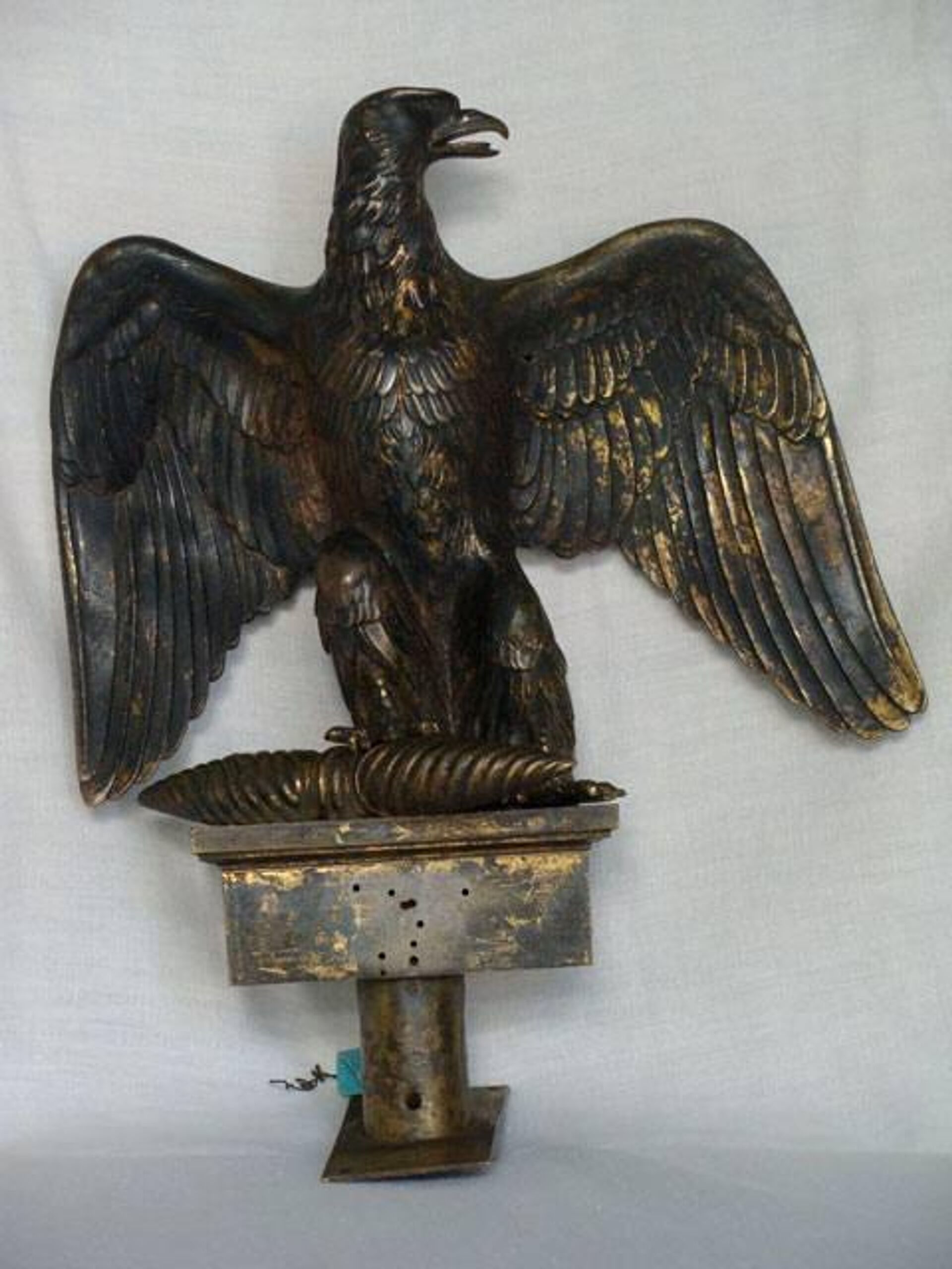 Этот уникальный раритет-бронзовый орёл 1804 года-посетители могут видеть в музее только два дня в году, в остальное время они знакомятся с гипсовой копией экспоната - Sputnik Беларусь, 1920, 23.11.2023