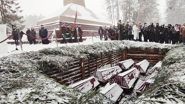 Останки жертв нацистов перезахоронили в урочище Уручье - Sputnik Беларусь