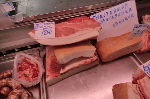Цены на мясо и сало на Комаровском рынке - Sputnik Беларусь