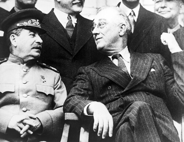 Іосіф Сталін і Франклін Дэлана Рузвельт на Тэгеранскай канферэнцыі, 1 снежня 1943 г. - Sputnik Беларусь