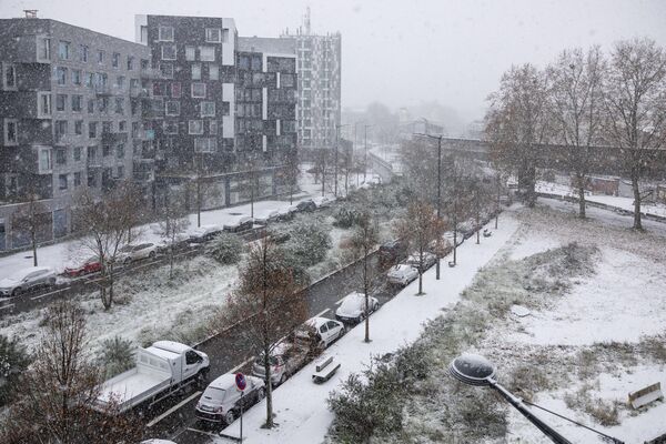 Снег над горадам Ліль на поўначы Францыі. - Sputnik Беларусь