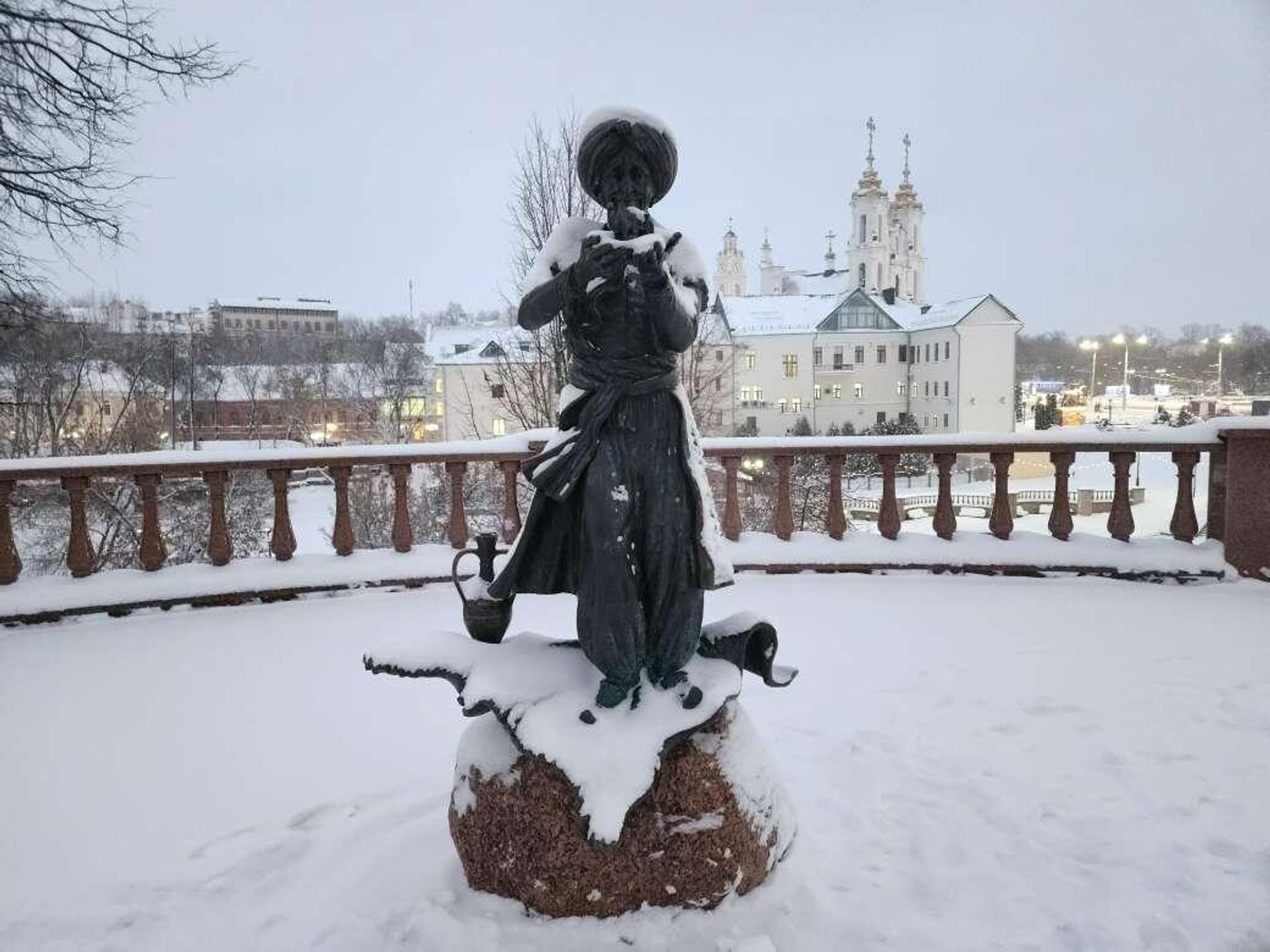 Памятник, установленный старику Хоттабычу в Витебске  - Sputnik Беларусь, 1920, 04.12.2023