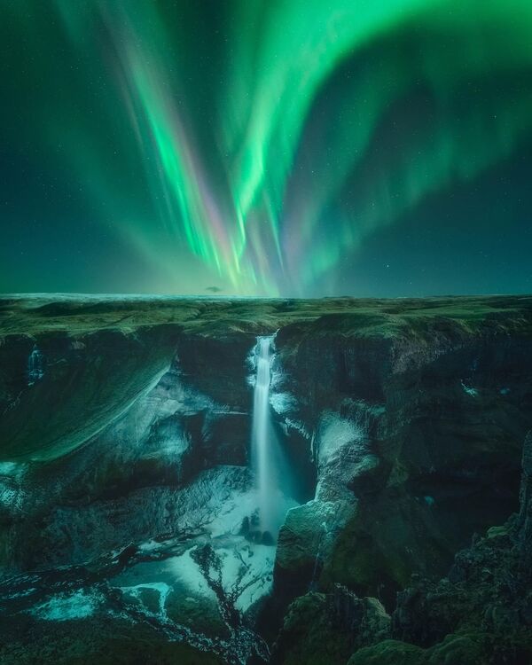 &quot;Танец зеленой леди&quot;, Луис Кажете Хайфосс. Место съемки – Исландия.Снимок сделан у водопада в Исландии под названием Хайфосс.  - Sputnik Беларусь