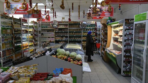 Покупательница в магазине  - Sputnik Беларусь