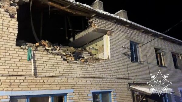 В МЧС рассказали подробности о взрыве дома в Полоцком районе (видео) - Sputnik Беларусь
