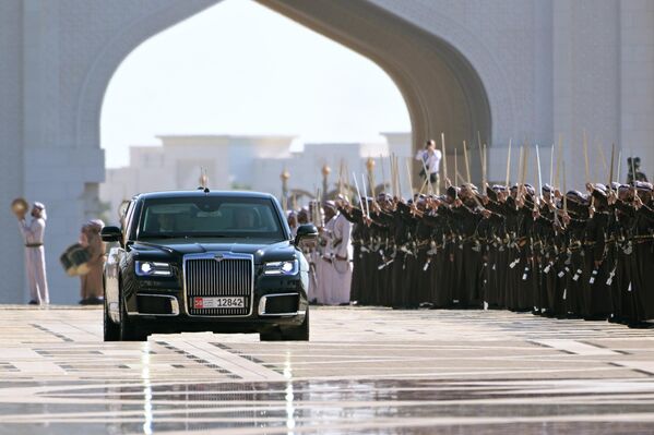 Кортеж президента РФ прибыл во дворец Каср Аль-Ватан в Абу-Даби. - Sputnik Беларусь