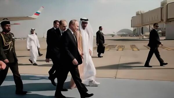 Истребители и почетный караул: как встречали Путина в ОАЭ (видео) - Sputnik Беларусь