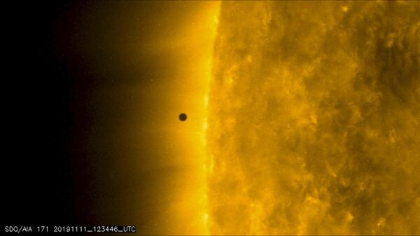 Меркурий, проходящий между Землей и Солнцем - Sputnik Беларусь