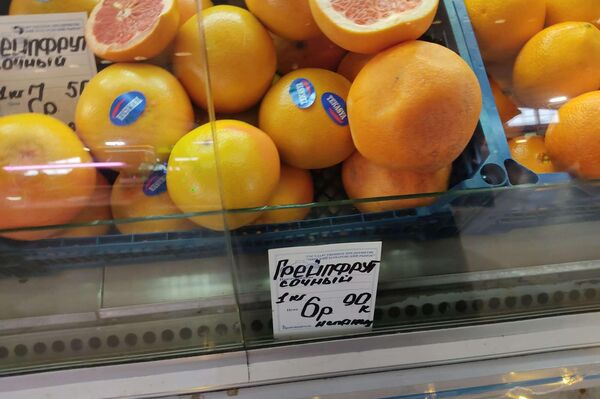 Овощи и фрукты на Комаровском рынке - Sputnik Беларусь