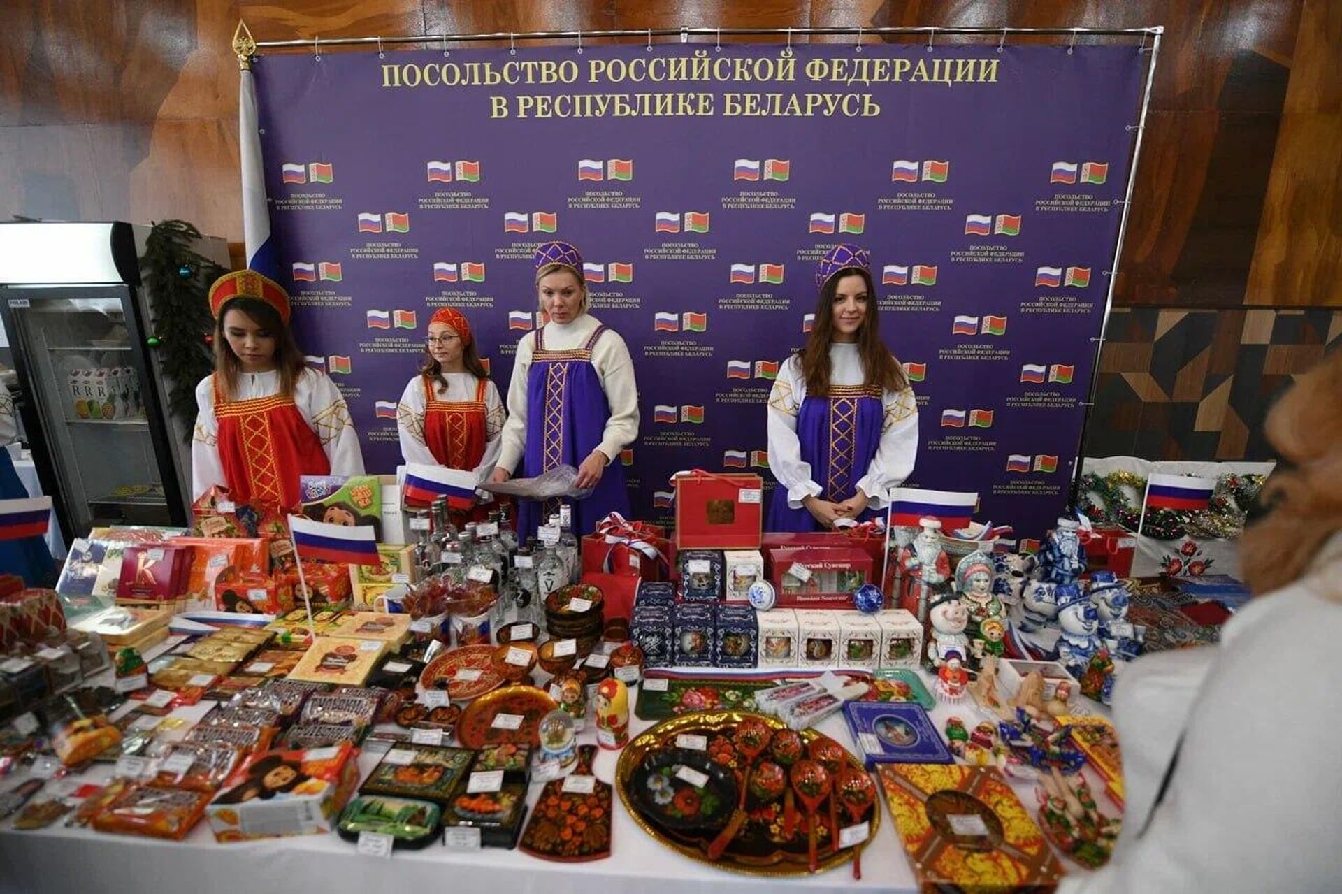 Плов от посла и роспись пряников: посольства провели благотворительную ярмарку - Sputnik Беларусь, 1920, 09.12.2023