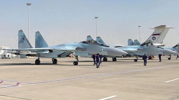 Истребители Су-35С сопровождали борт президента РФ в Абу-Даби - Sputnik Беларусь