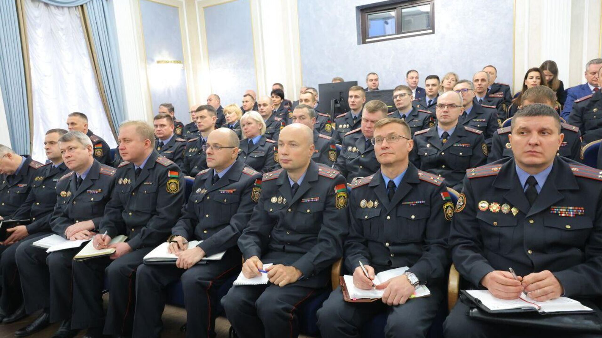 Сотрудники МВД Беларуси на встрече с главой ЦИК - Sputnik Беларусь, 1920, 12.12.2023