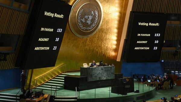 Результаты голосования во время заседания Генеральной Ассамблеи Организации Объединенных Наций по голосованию по необязывающей резолюции с требованием немедленного гуманитарного прекращения огня в секторе Газа в штаб-квартире ООН в Нью-Йорке 12 декабря 2023 - Sputnik Беларусь