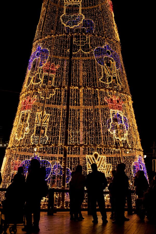 Рождественская елка на площади Ла Марина в Малаге, Испания. - Sputnik Беларусь