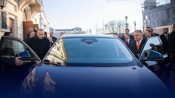Эрдоган подарил Орбану турецкий электрокар TOGG - Sputnik Беларусь