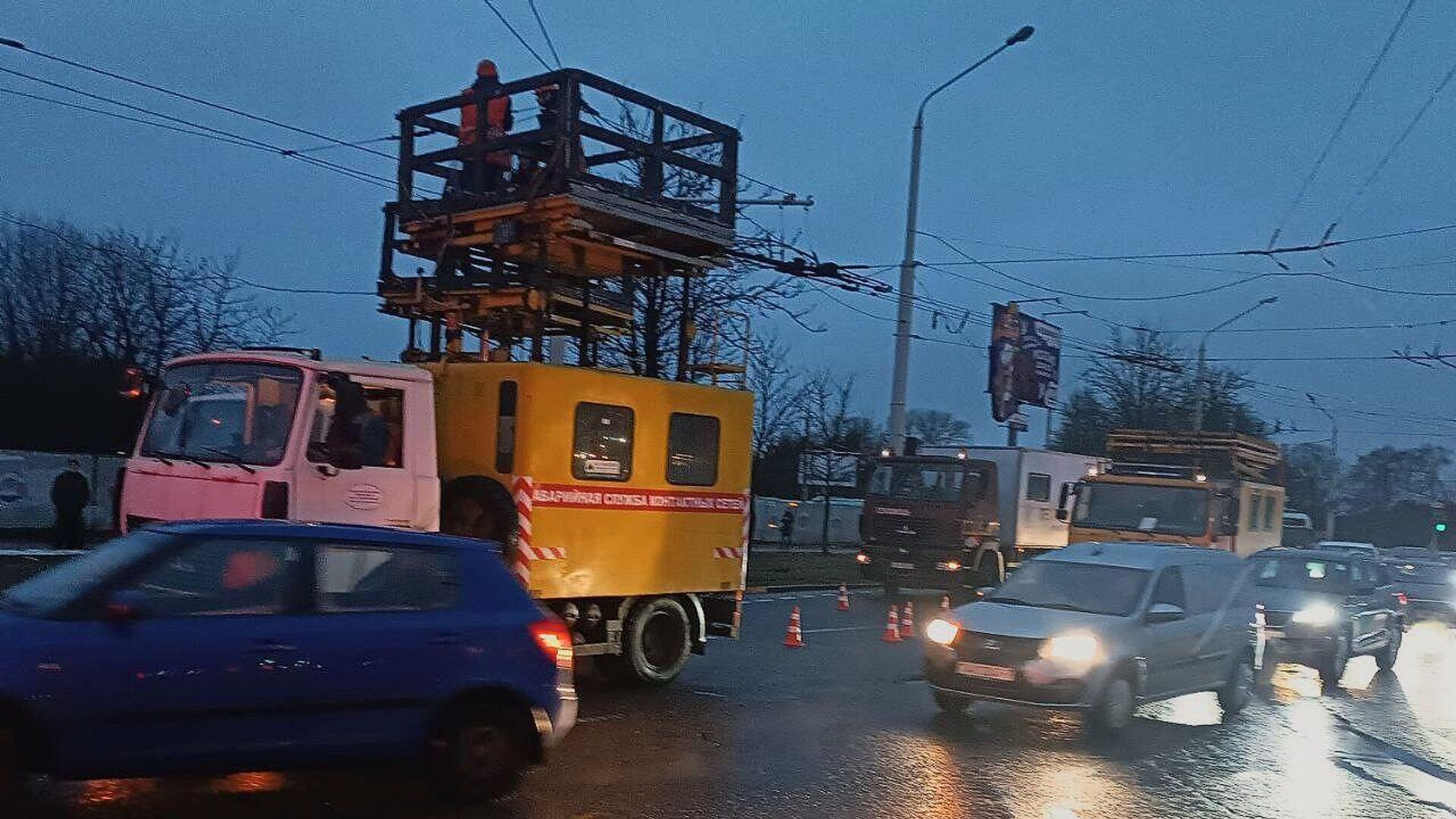 Движение на площади Бангалор было затруднено из-за повреждения сетей -  19.12.2023, Sputnik Беларусь