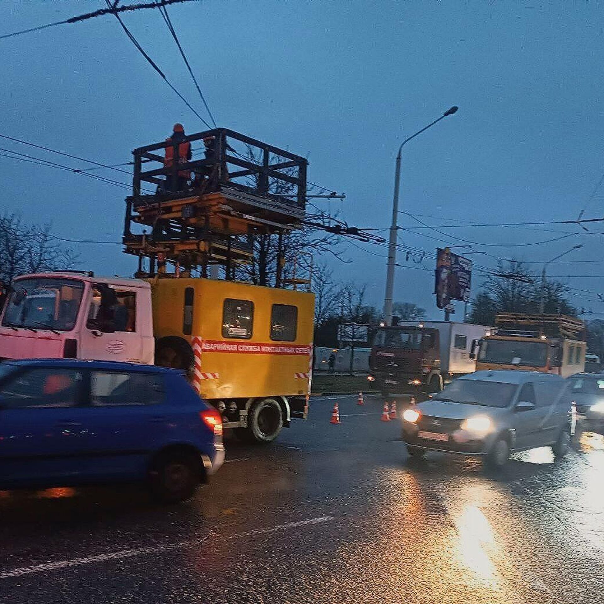 Движение на площади Бангалор было затруднено из-за повреждения сетей -  19.12.2023, Sputnik Беларусь